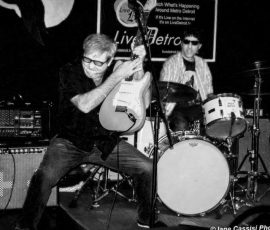 tom-keating-detroit-musician-live-on-stage